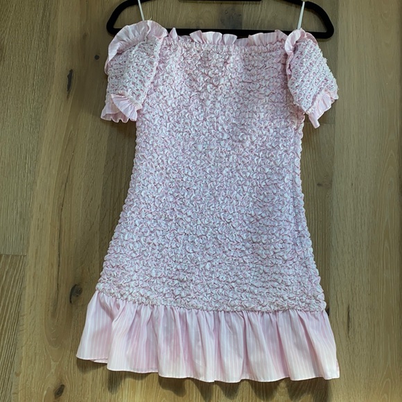 Cute form fitting mini dress - Picture 2 of 3